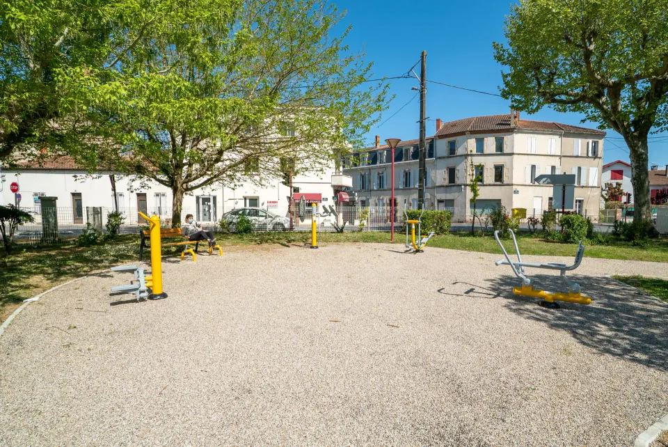 Vue d'ensemble d'appareils de fitness extérieurs Herkules Fitness à Villeneuve-Sur-Lot