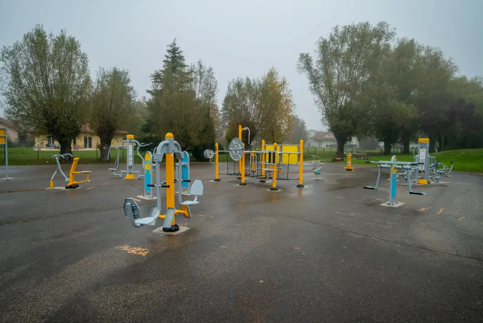 Aire de fitness extérieure intergénérationnelle Herkules Fitness à Reignier
