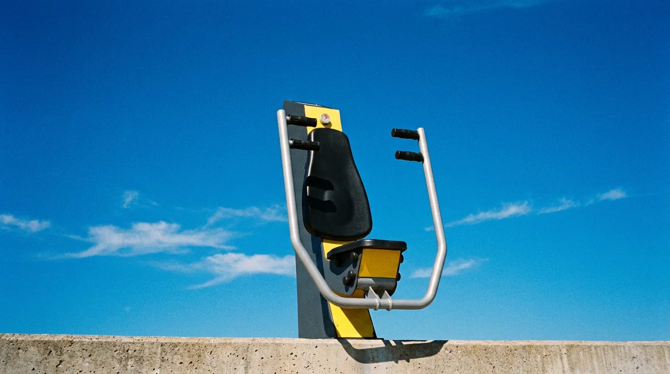 A Herkules USB-charging fitness machine on a concrete wall under a blue sky