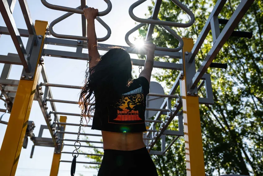 California Gym — Wiele chwytów i podpór