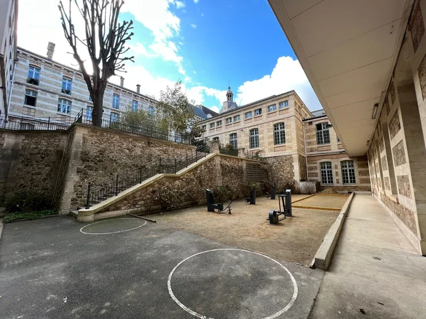Lycée Louis-le-Grand w Paryżu — Przestrzeń zintegrowana z liceum