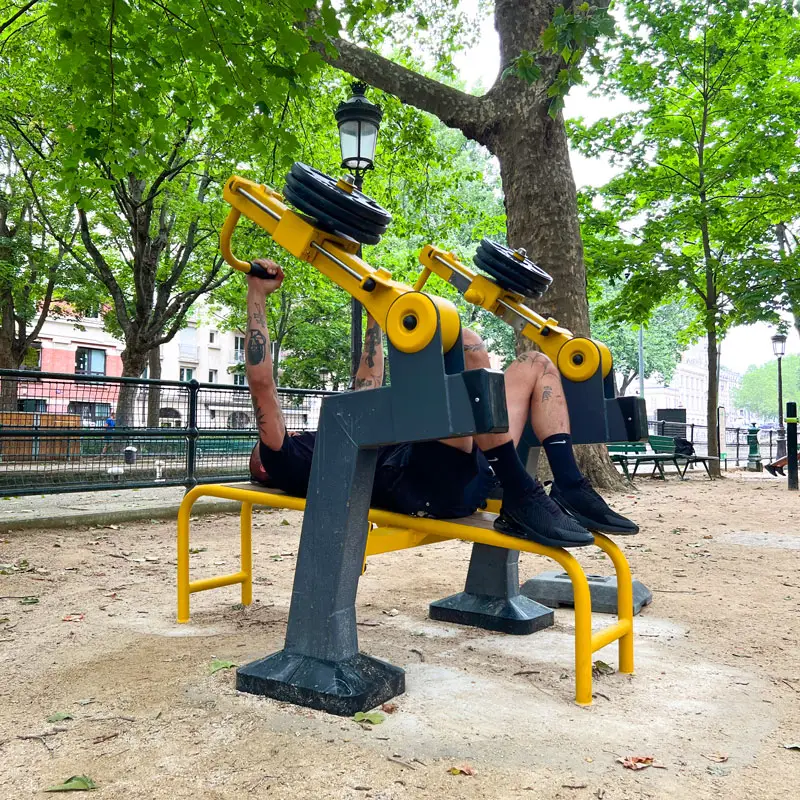 Sprzęt do ćwiczeń z regulowanym obciążeniem wioślarz herkules