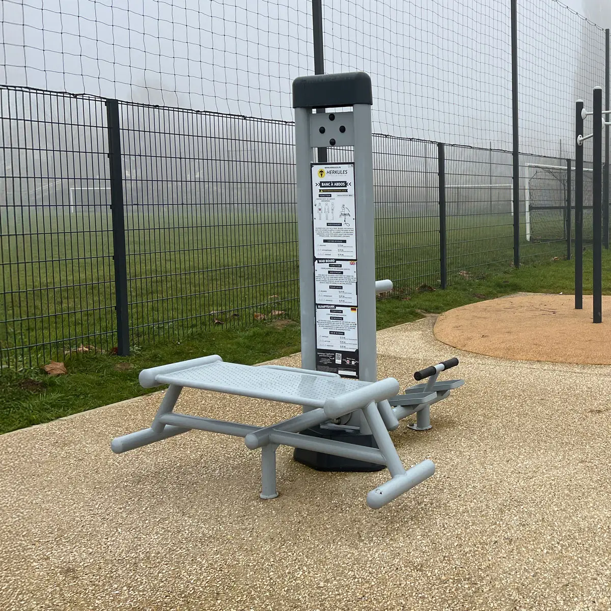 zewnętrzna stacja fitness ławka do ćwiczeń brzucha herkules