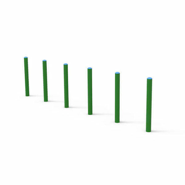 Slalom d’agility : série de poteaux verts alignés pour coordination et rythme, vue isométrique 3