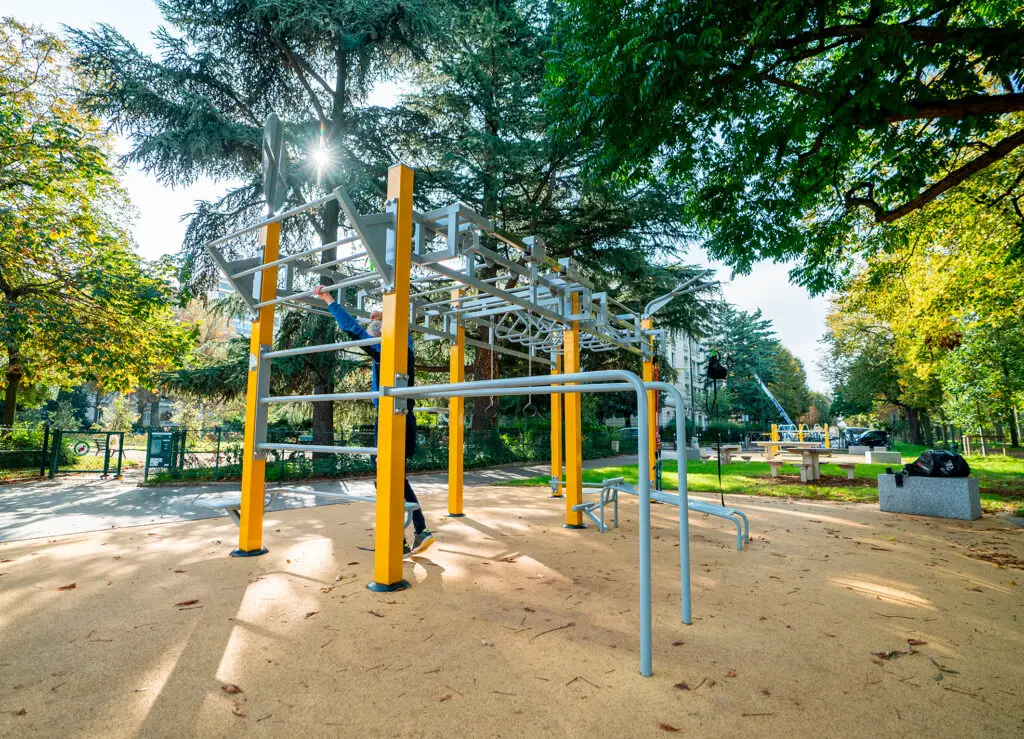 Cross training dans un square parisien