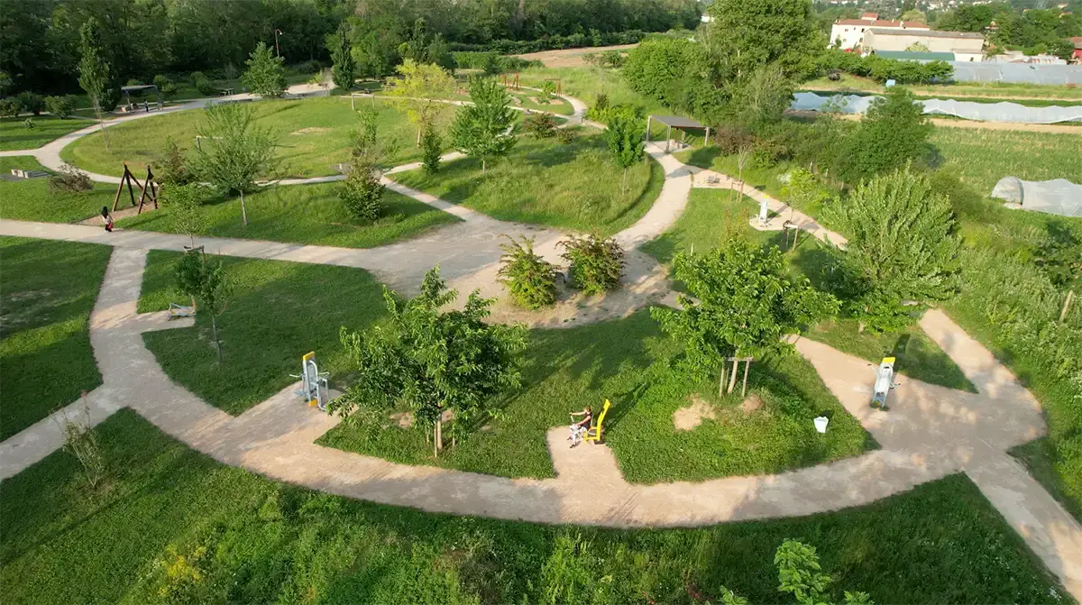 Overview of the outdoor fitness park in Lozanne