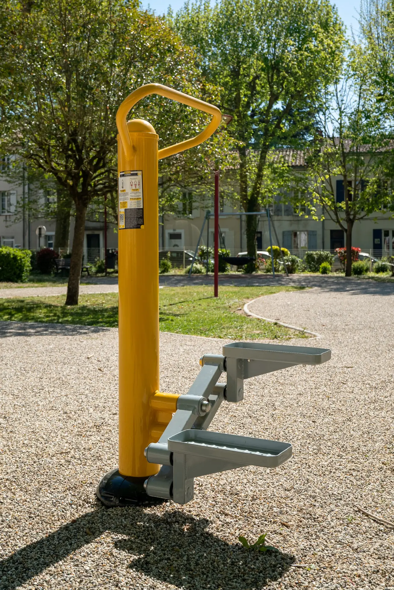 Stepper sur un sol en gravier