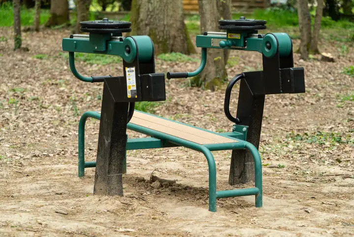 Outdoor Strength Training Equipment in Leudeville (91): an Adjustable-Load Bench Press for Outdoor Fitness
