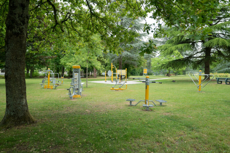 Station fitness extérieur à Saint Pierre les Nemours
