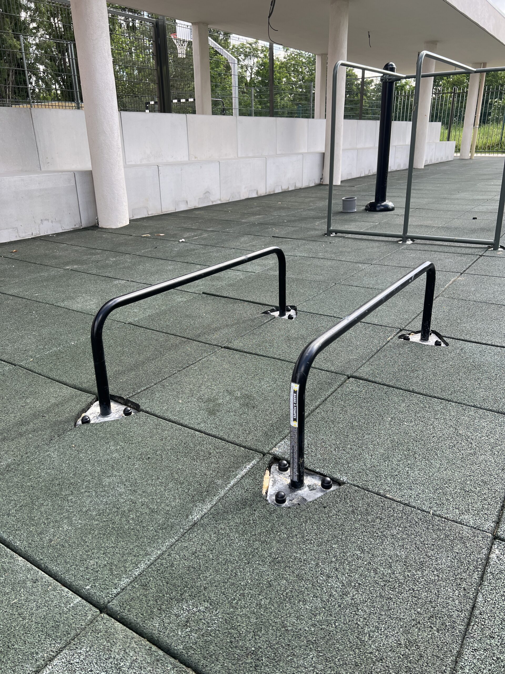 Poręcze do pompek na płytach EPDM