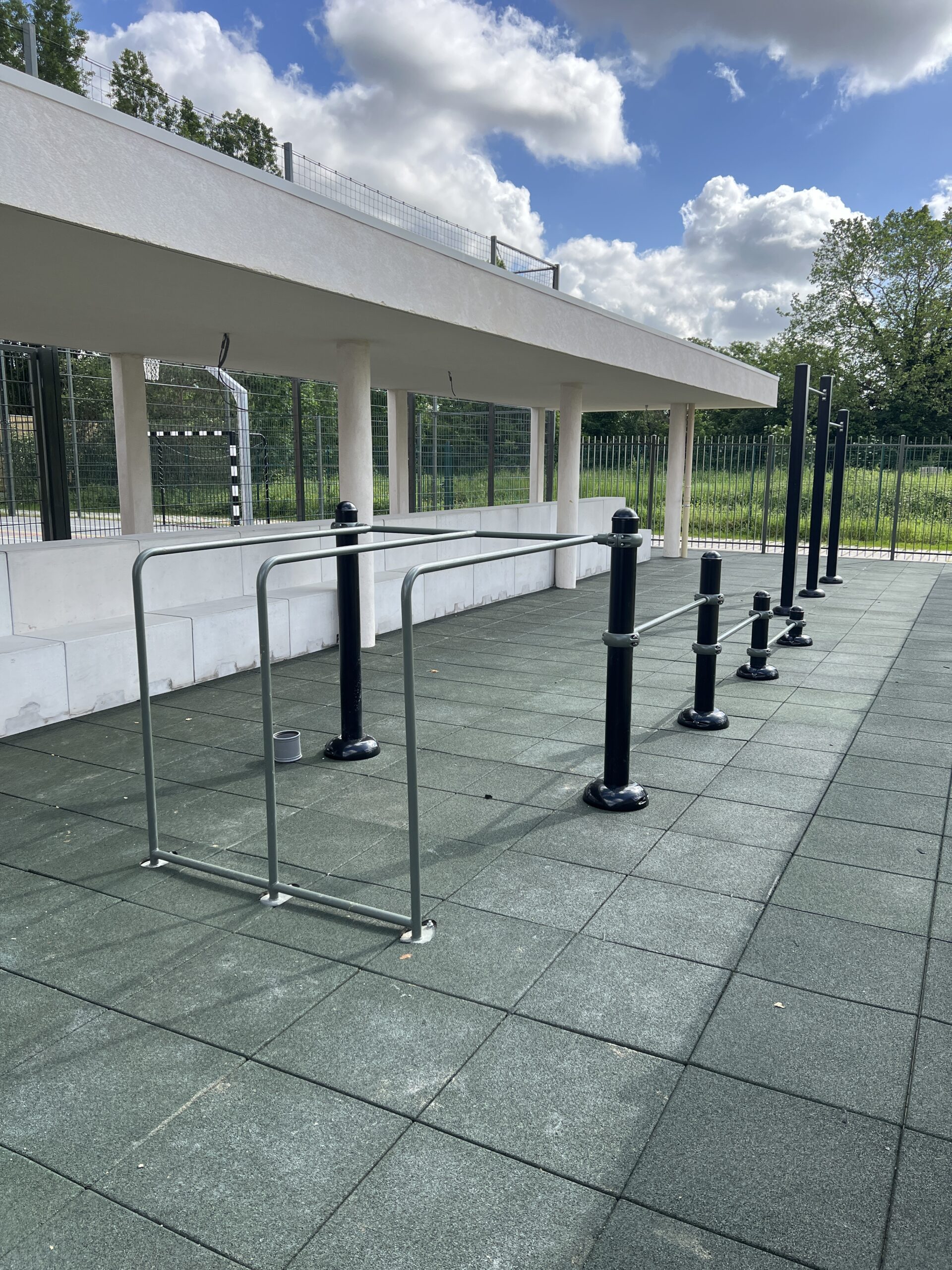 Strefa street workout na płytach EPDM