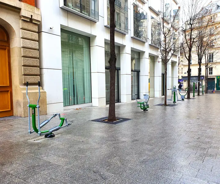 Outdoor Fitness Space on Rue Ménars in Paris: Train in the Heart of the City