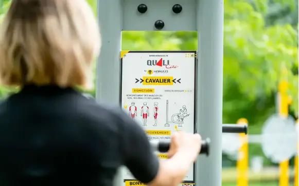 signalétique sur une aire de fitness publique